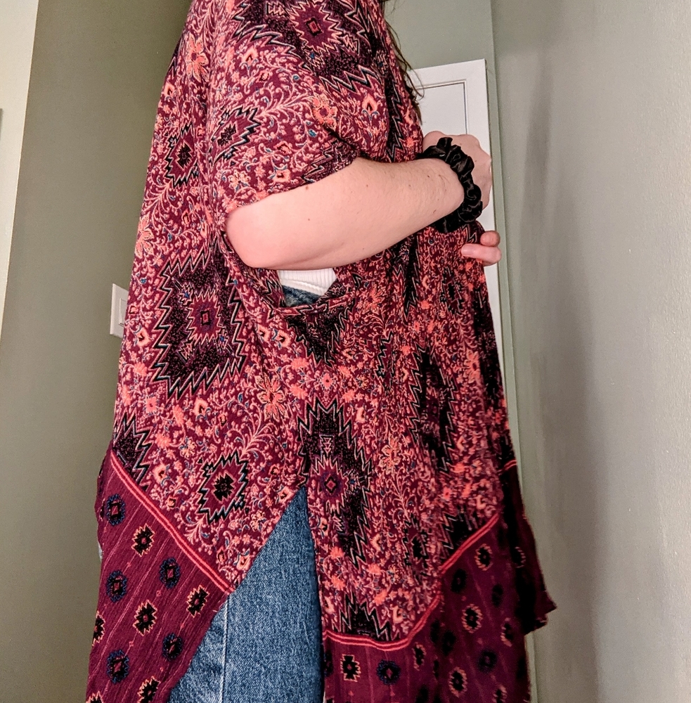 GARAGE Patterned Shawl - Picture 3 of 6